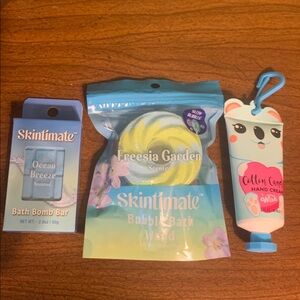 It’s bundle time! NWOT Skintimate 2pc Blue Bath Set with Bonus Hand Cream
